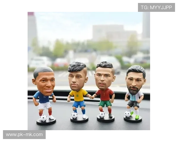 精致足球球星人形手办收藏品 还原经典瞬间 展现足球魅力与激情