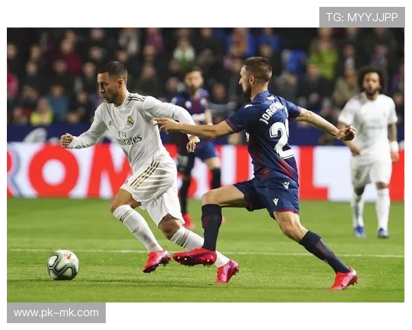 足球球星亲自驾车挑战惊险下坡瞬间全程记录震撼曝光 足球球星亲自驾车挑战惊险下坡瞬间全程记录震撼曝光